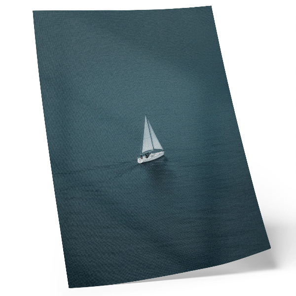 Premium stenski plakat Jahta na mirnem morju, minimalistična kompozicija