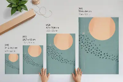 Stenski plakat ptice v letu na modrem ozadju v obliki velikega kroga