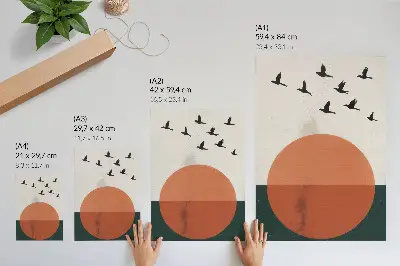 Plakat ptice v letu z minimalističnim oranžnim krogom
