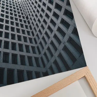 Eleganten plakat za dnevno sobo z motivom navpičnih črt moderne arhitekture