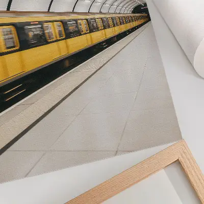 Plakat sodoben metro videz z gladkimi dinamičnimi linijami