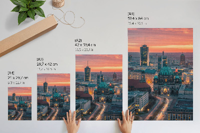 Eleganten plakat za dnevno sobo Sodobno mesto zvečer s toplo osvetlitvijo