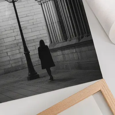 Eleganten plakat za dnevno sobo črno-bela arhitektura z nočno razsvetljavo