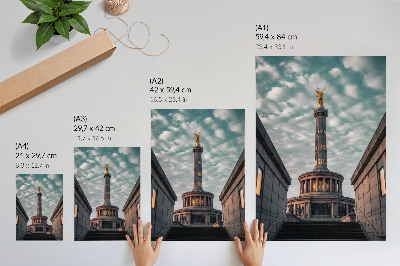 Premium stenski plakat Eleganten steber z angelom in moderno arhitekturo