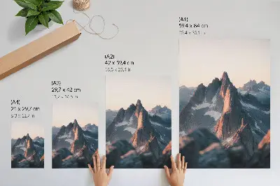 Premium stenski plakat gore v pastelnih odtenkih sončnega zahoda