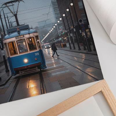 Eleganten plakat za dnevno sobo Modri ​​tramvaj deževen dan mestno življenje