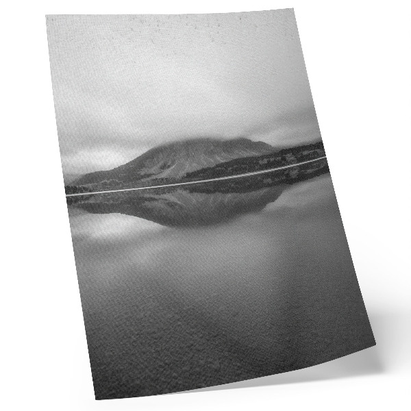 Eleganten plakat za dnevno sobo Odtenki sive gore jezero odsev harmonija