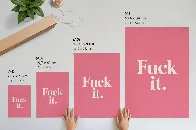 Eleganten plakat za dnevno sobo z roza ozadjem in belimi črkami v modernem slogu