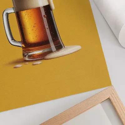 Plakat za dnevno sobo skodelica jantarne pijače s kremasto peno na rumenem ozadju