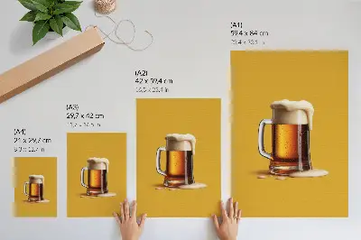 Plakat za dnevno sobo skodelica jantarne pijače s kremasto peno na rumenem ozadju