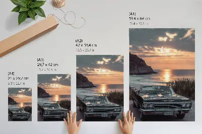 Eleganten plakat za dnevno sobo z motivom retro avtomobila ob morju ob sončnem zahodu