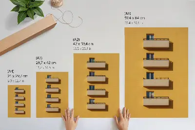 Premium stenski plakat rumena fasada s štirimi balkoni v minimalistični kompoziciji