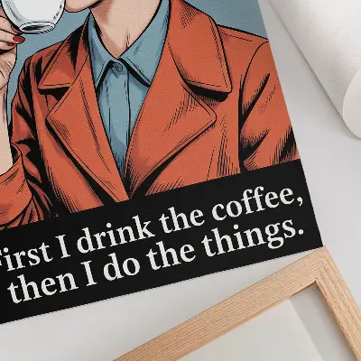 Stenski plakat retro ženska s kavo in motivacijskim napisom