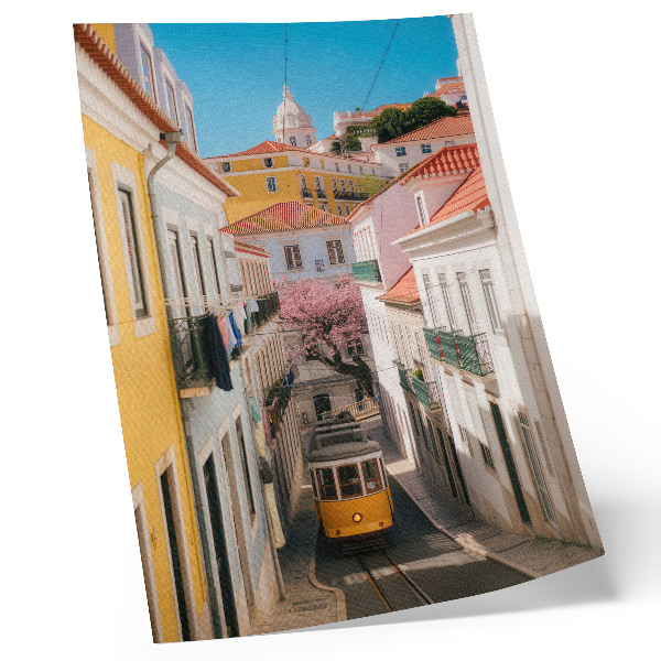 Umetniški tisk na platno Ulica s tramvajem, pastelne stanovanjske hiše, rože
