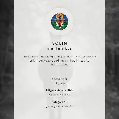Eleganten plakat za dnevno sobo konj na travniku pod oblaki v jutranji harmoniji narave
