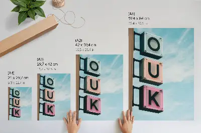 Eleganten plakat za dnevno sobo z motivom neonskih črk v pastelnih barvah