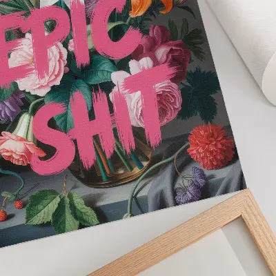 Eleganten plakat za dnevno sobo z motivom rožnatih črk na ozadju pisanih rož