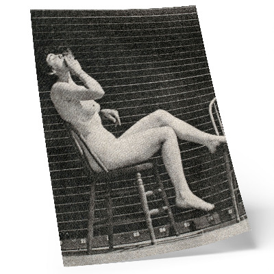 Premium stenski plakat Ženska sedi gola na stolu in kadi cigareto, Eadweard Muybridge