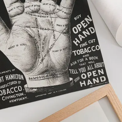 Eleganten plakat za dnevno sobo z motivom odprte dlani za branje usode