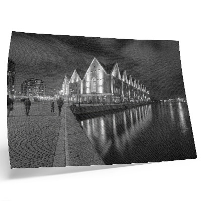 Plakat na platnu Monokromatska arhitektura z odsevom v vodi