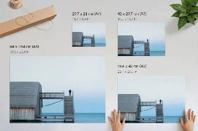 Plakat minimalizem z motivom osebe na stopnicah v arhitekturnem slogu