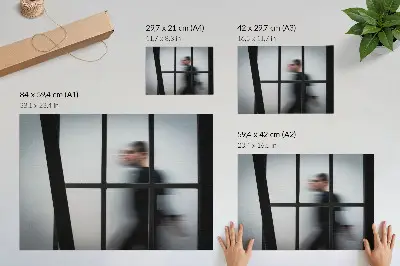 Plakat na platnu črna silhueta za steklenim okvirjem v sivem minimalističnem slogu