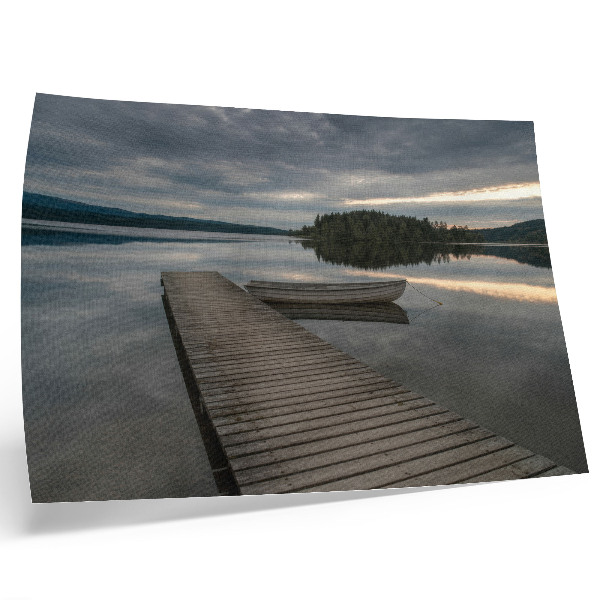 Plakat na platnu Jezero, čoln, gozd, oblaki, pomirjujoče vzdušje