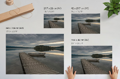 Plakat na platnu Jezero, čoln, gozd, oblaki, pomirjujoče vzdušje