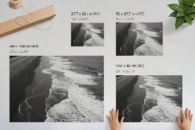 Plakat Črno-beli valovi mehkega peska mirna plaža