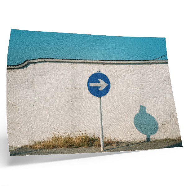 Plakat Minimalističen znak ob beli steni