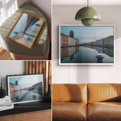 Plakat s teksturo platna Pastelne stanovanjske hiše, ki se zrcalijo v vodi kanala