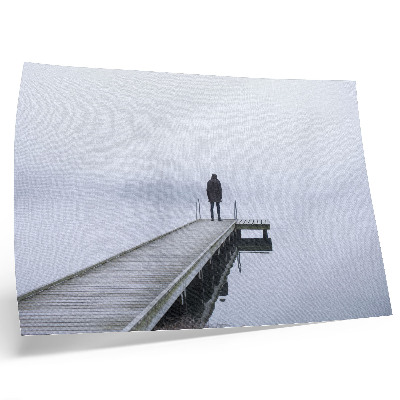 Plakat Osamljena postava na pomolu v megli