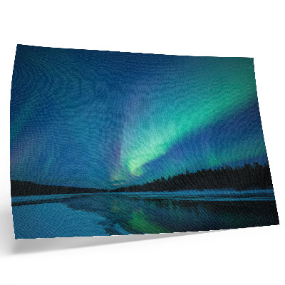 Plakat Aurora Borealis nad zamrznjenim jezerom ponoči