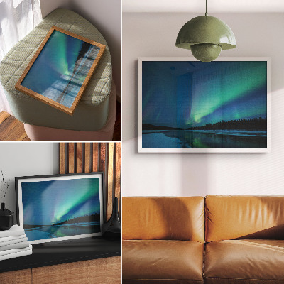Plakat Aurora Borealis nad zamrznjenim jezerom ponoči