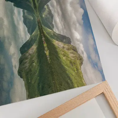 Plakat slikovite gore nad jezerom z jasnim odsevom