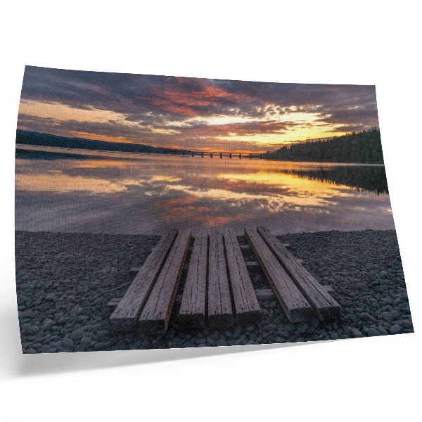 Plakat na platnu Jezero v sončnem zahodu, tople barve lesa