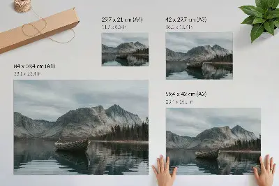 Plakat s teksturo platna gore, jezero, čoln, mir in harmonija