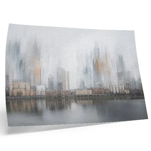 Plakat s teksturo platna megleno mesto in pastelni odsev modernosti