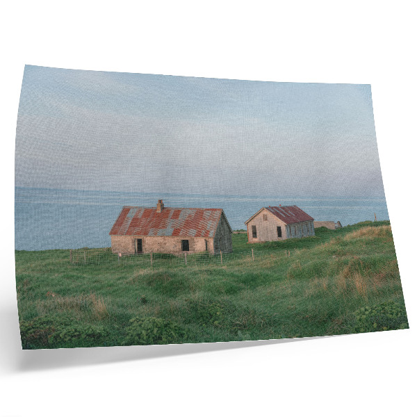 Plakat s teksturo platna Rustikalne stavbe zeleni travniki morje