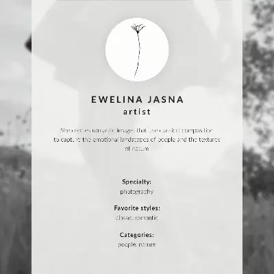 Plakat s teksturo platna tradicionalna oblačila na zelenem travniku z drevesi