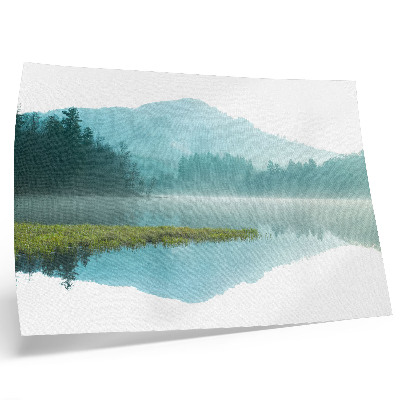Plakat Mirno jezero med zelenimi gorami