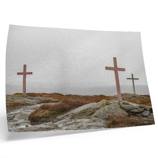 Plakat s teksturo platna Trije leseni križi, meglena hribovska narava