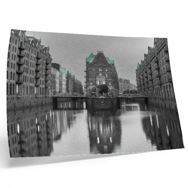 Plakat s teksturo platna Kanal z industrijskimi stavbami, odsevi v vodi