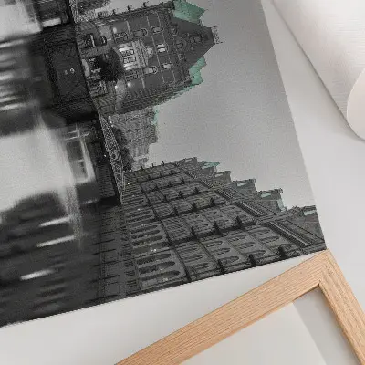 Plakat s teksturo platna kanal z industrijskimi stavbami in odsevi v vodi