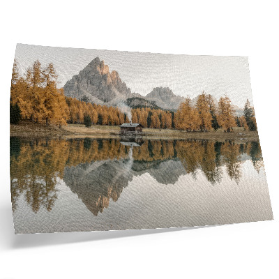 Plakat na platnu Gore, odsev, koča, zlata drevesa, mirno jezero