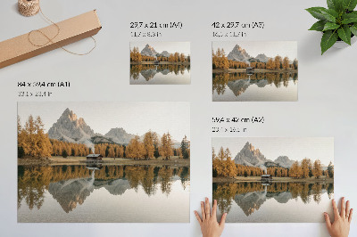 Plakat na platnu Gore, odsev, koča, zlata drevesa, mirno jezero
