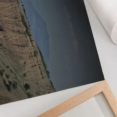 Plakat s teksturo platna prostrane doline, pečine in gore z naravno pokrajino