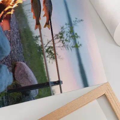 Plakat na platnu kres ob jezeru z ribami na palici
