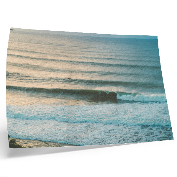 Plakat s teksturo platna Oceanski valovi pomirjajo deskarje na obzorju