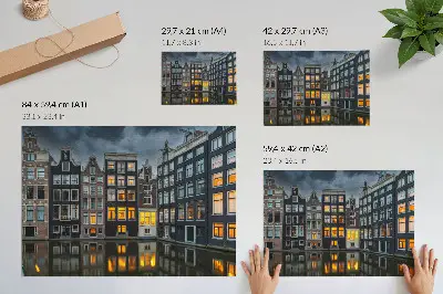 Plakat stanovanjske hiše ob kanalu s prijetnim vzdušjem